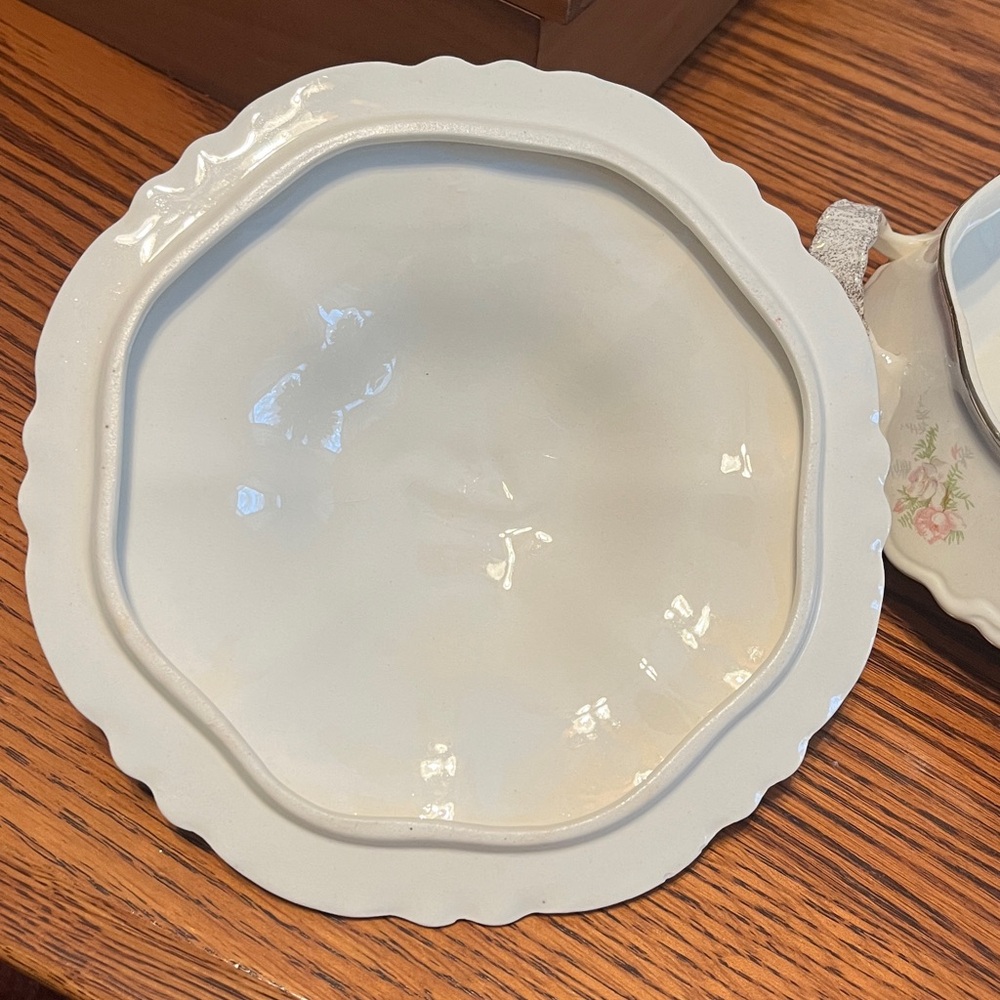 Homer Laughlin Floral Serveware with Lid - Picture 6 of 7